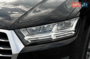 Позашляховик / Кросовер Audi Q7 2019 в 