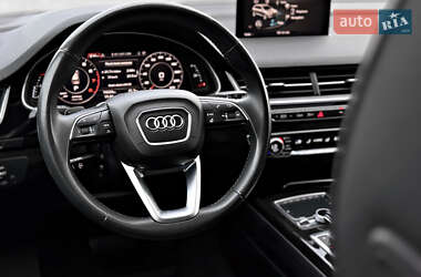 Позашляховик / Кросовер Audi Q7 2019 в 