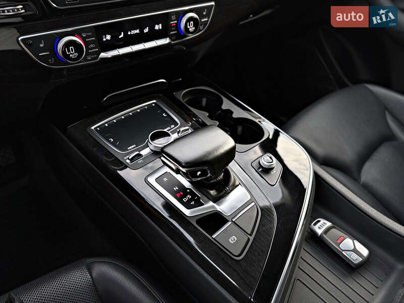 Позашляховик / Кросовер Audi Q7 2019 в Чернівцях