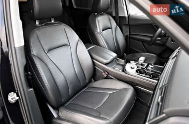 Позашляховик / Кросовер Audi Q7 2019 в 
