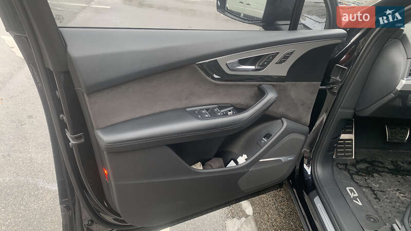 Внедорожник / Кроссовер Audi Q7 2017 в Киеве