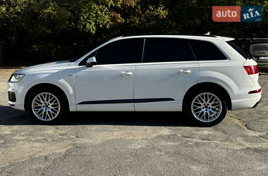 Позашляховик / Кросовер Audi Q7 2017 в 