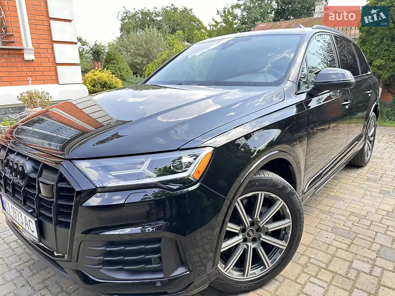 Внедорожник / Кроссовер Audi Q7 2022 в 