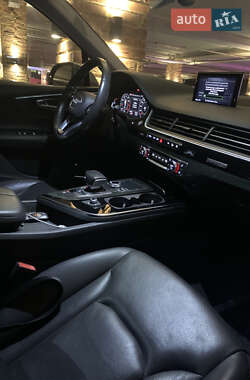 Внедорожник / Кроссовер Audi Q7 2015 в 