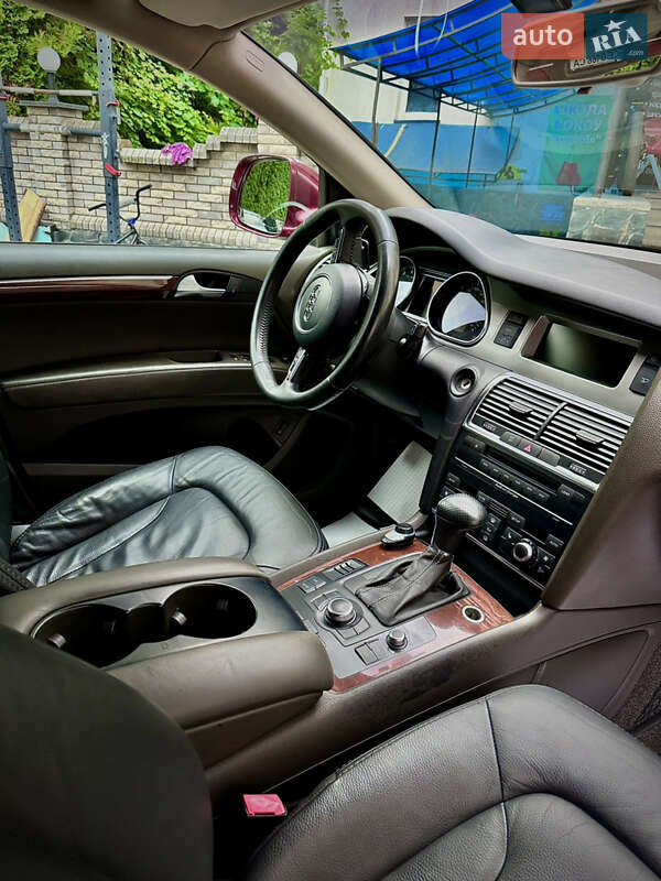 Внедорожник / Кроссовер Audi Q7 2006 в Черновцах
