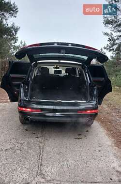 Внедорожник / Кроссовер Audi Q7 2013 в 