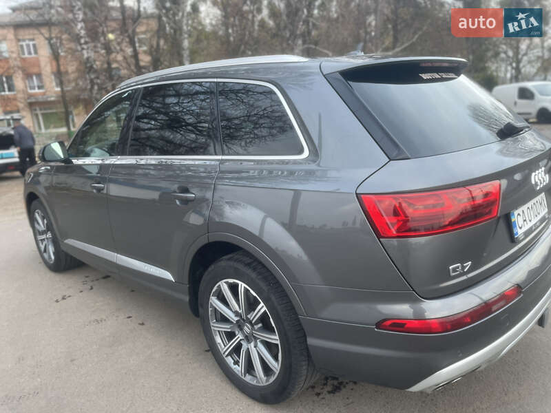 Внедорожник / Кроссовер Audi Q7 2019 в 