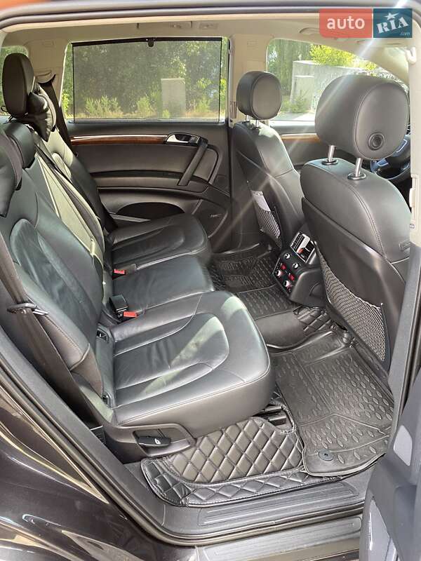 Позашляховик / Кросовер Audi Q7 2013 в Дніпрі