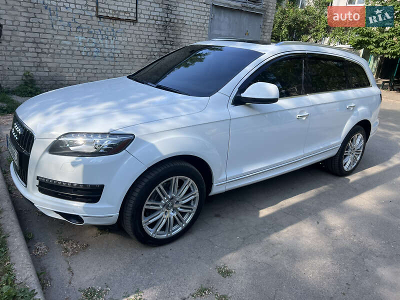 Позашляховик / Кросовер Audi Q7 2015 в Лозовій