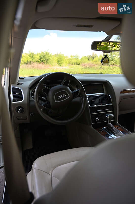 Позашляховик / Кросовер Audi Q7 2015 в Лозовій