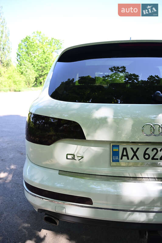Позашляховик / Кросовер Audi Q7 2015 в Лозовій