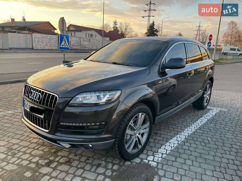 Позашляховик / Кросовер Audi Q7 2011 в 
