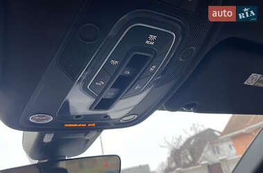 Внедорожник / Кроссовер Audi Q7 2016 в 