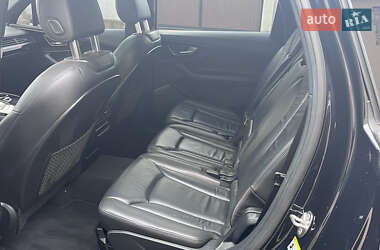 Внедорожник / Кроссовер Audi Q7 2016 в 