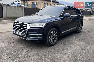 Внедорожник / Кроссовер Audi Q7 2016 в 
