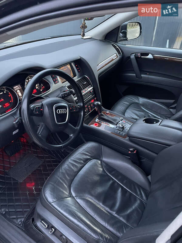 Внедорожник / Кроссовер Audi Q7 2010 в Измаиле