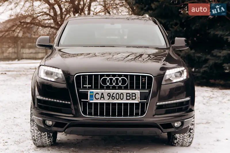 Внедорожник / Кроссовер Audi Q7 2015 в 