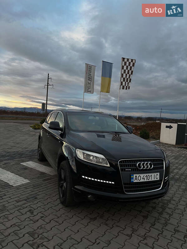 Внедорожник / Кроссовер Audi Q7 2007 в 