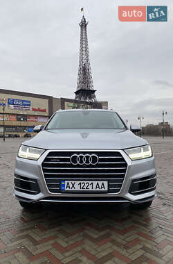 Внедорожник / Кроссовер Audi Q7 2018 в 