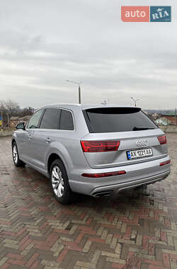 Внедорожник / Кроссовер Audi Q7 2018 в 