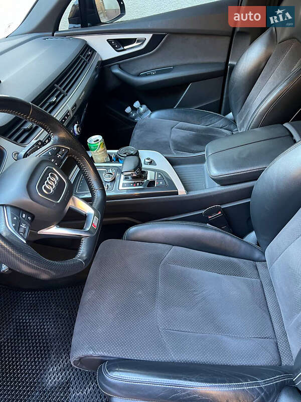 Позашляховик / Кросовер Audi Q7 2017 в Іршаві