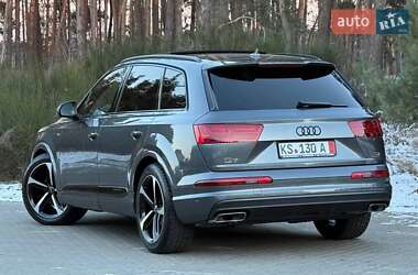 Позашляховик / Кросовер Audi Q7 2017 в Рівному