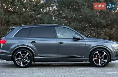 Позашляховик / Кросовер Audi Q7 2017 в Рівному