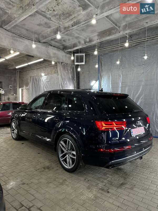 Позашляховик / Кросовер Audi Q7 2018 в Луцьку