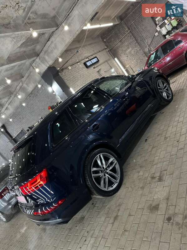 Позашляховик / Кросовер Audi Q7 2018 в Луцьку