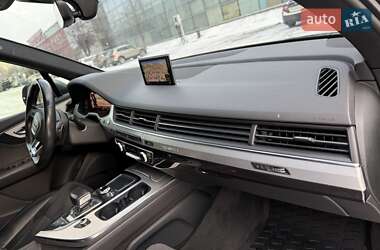 Внедорожник / Кроссовер Audi Q7 2015 в 