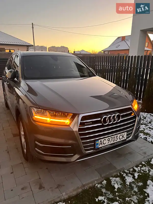 Внедорожник / Кроссовер Audi Q7 2016 в 