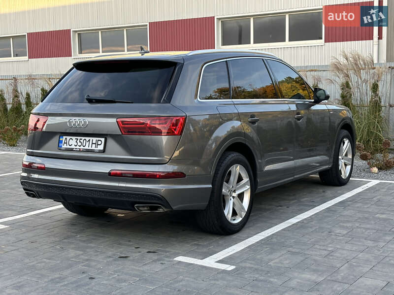 Внедорожник / Кроссовер Audi Q7 2016 в Луцке
