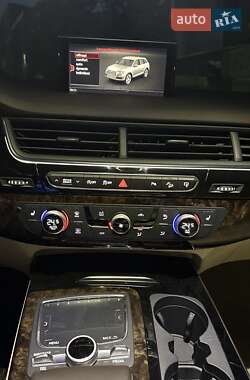 Внедорожник / Кроссовер Audi Q7 2017 в 