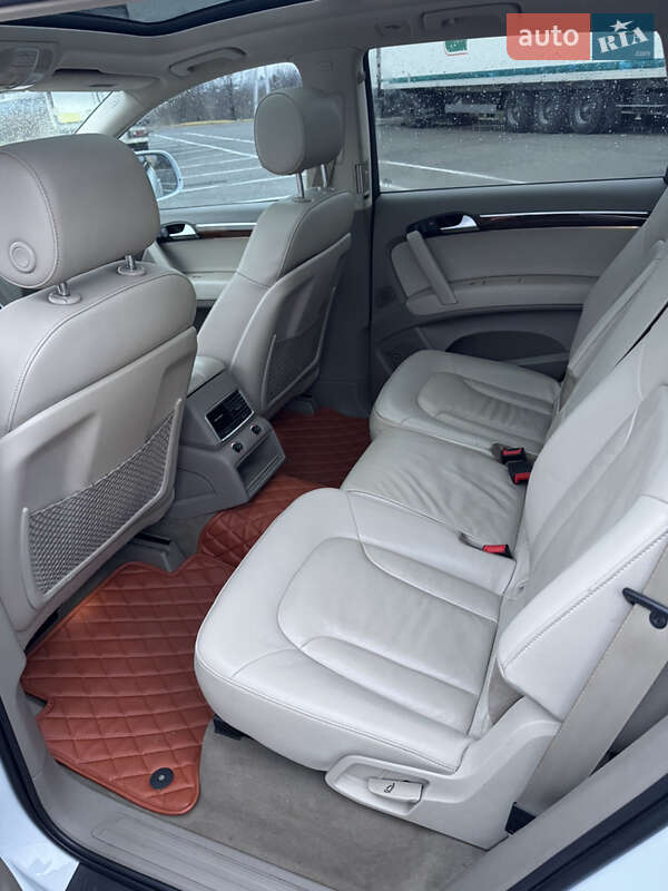 Позашляховик / Кросовер Audi Q7 2015 в Чернівцях