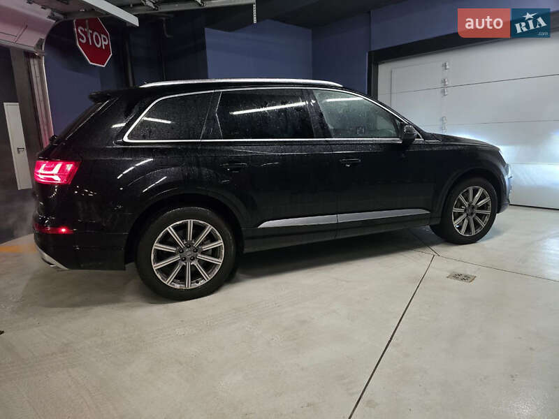 Позашляховик / Кросовер Audi Q7 2018 в Києві