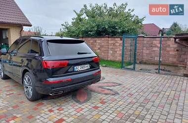 Внедорожник / Кроссовер Audi Q7 2016 в 