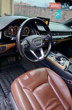 Внедорожник / Кроссовер Audi Q7 2016 в 
