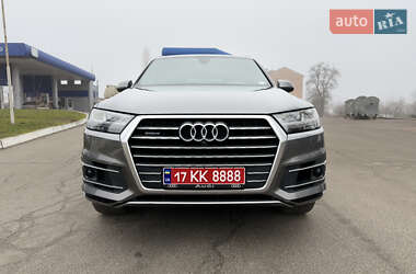 Позашляховик / Кросовер Audi Q7 2016 в Лубнах