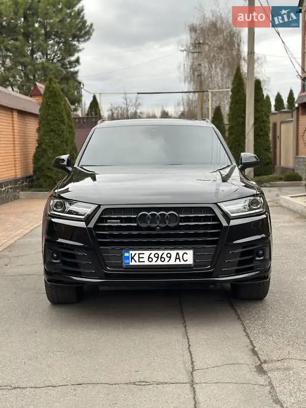 Внедорожник / Кроссовер Audi Q7 2017 в 