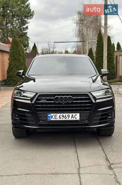 Позашляховик / Кросовер Audi Q7 2017 в 