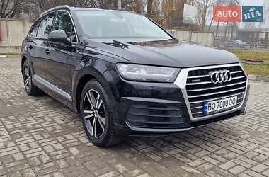 Внедорожник / Кроссовер Audi Q7 2016 в 
