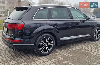 Внедорожник / Кроссовер Audi Q7 2016 в 