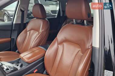 Внедорожник / Кроссовер Audi Q7 2016 в 