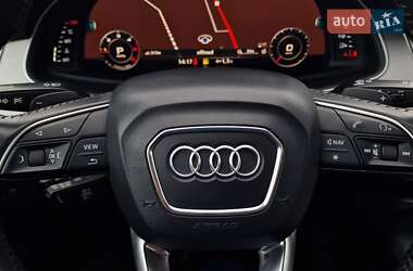 Внедорожник / Кроссовер Audi Q7 2016 в 