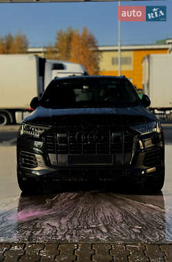 Внедорожник / Кроссовер Audi Q7 2021 в 