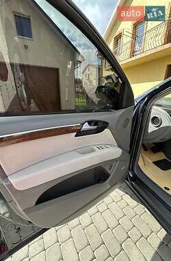 Позашляховик / Кросовер Audi Q7 2012 в 
