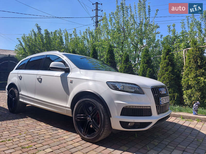Позашляховик / Кросовер Audi Q7 2010 в 