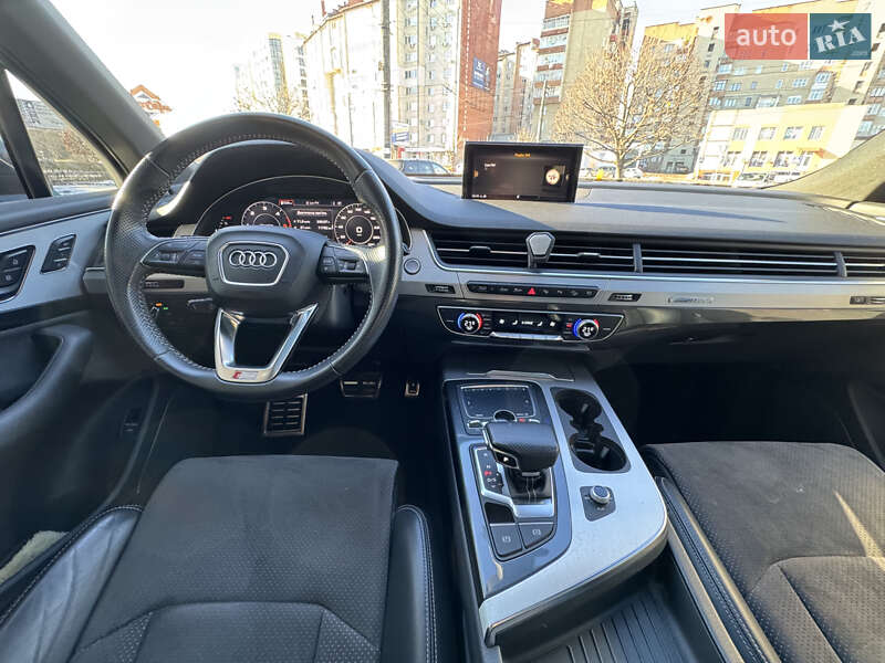 Позашляховик / Кросовер Audi Q7 2017 в Івано-Франківську
