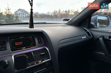 Позашляховик / Кросовер Audi Q7 2010 в 