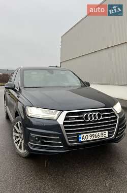 Позашляховик / Кросовер Audi Q7 2017 в Хусті